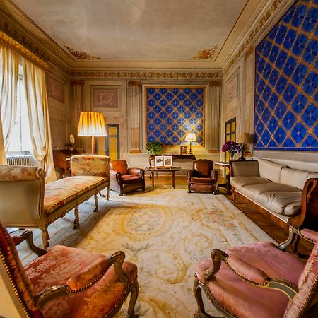 Palazzo Rocchi - Residenza D'Epoca Bed and Breakfast Λούκα Εξωτερικό φωτογραφία
