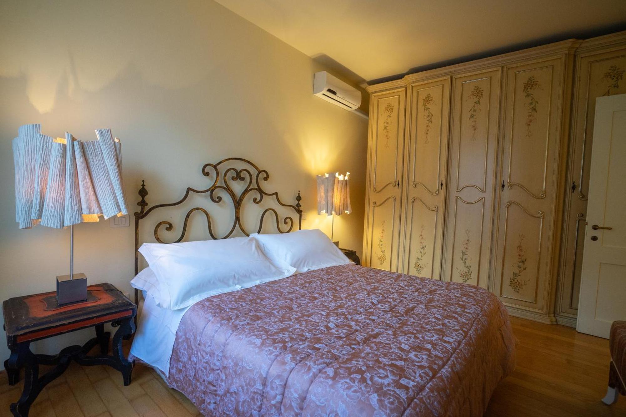 Palazzo Rocchi - Residenza D'Epoca Bed and Breakfast Λούκα Εξωτερικό φωτογραφία