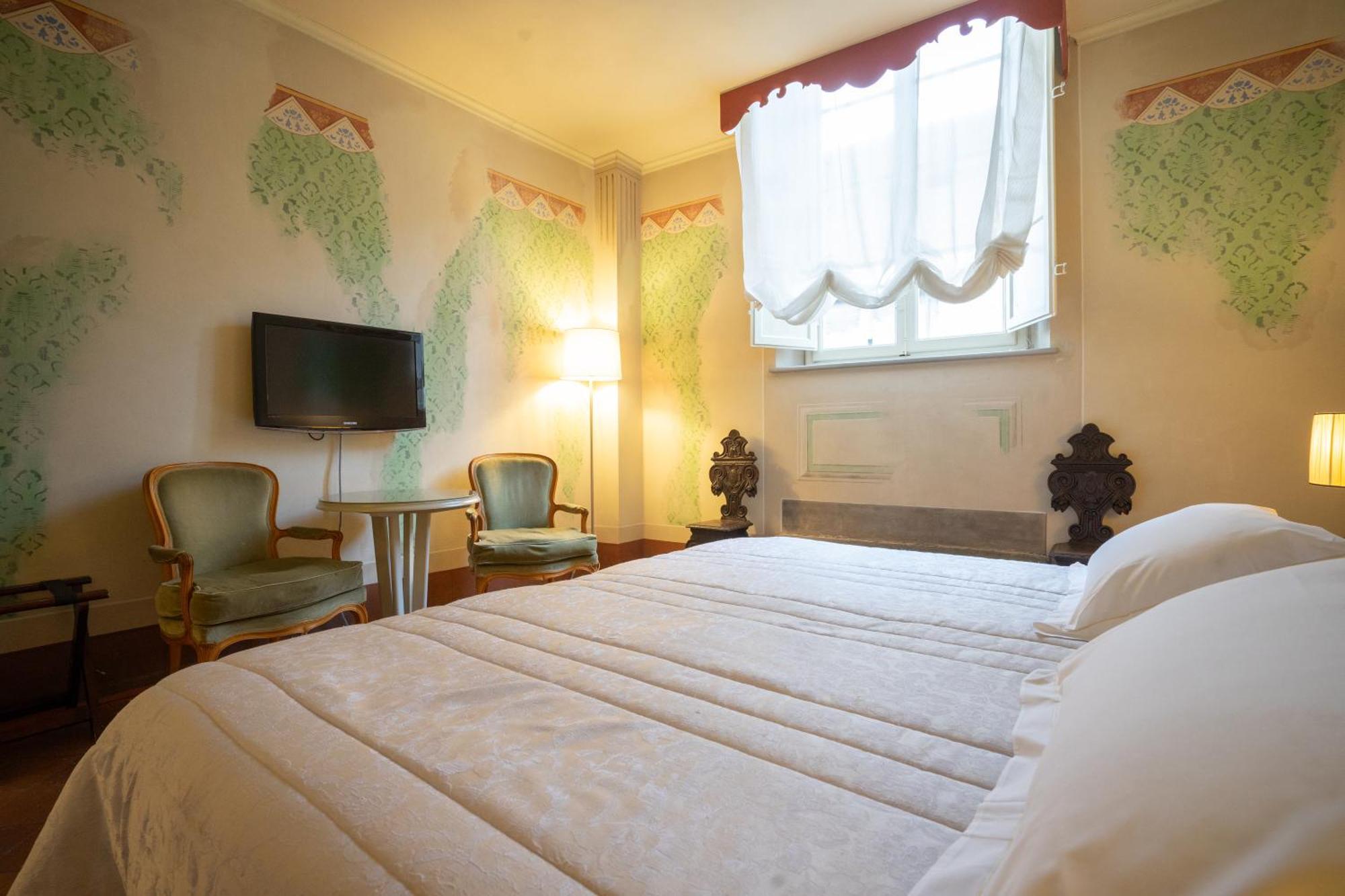 Palazzo Rocchi - Residenza D'Epoca Bed and Breakfast Λούκα Εξωτερικό φωτογραφία