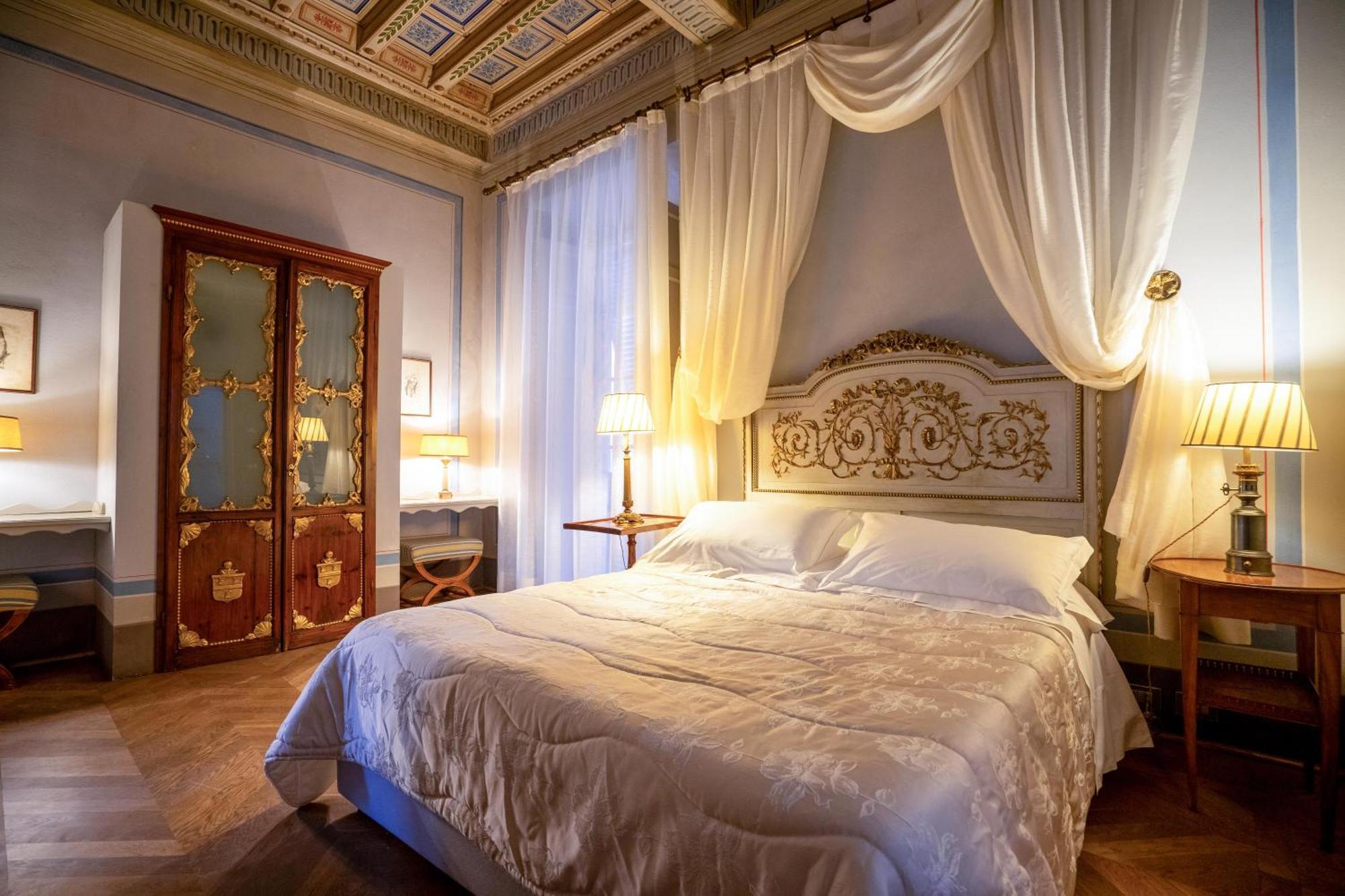 Palazzo Rocchi - Residenza D'Epoca Bed and Breakfast Λούκα Εξωτερικό φωτογραφία