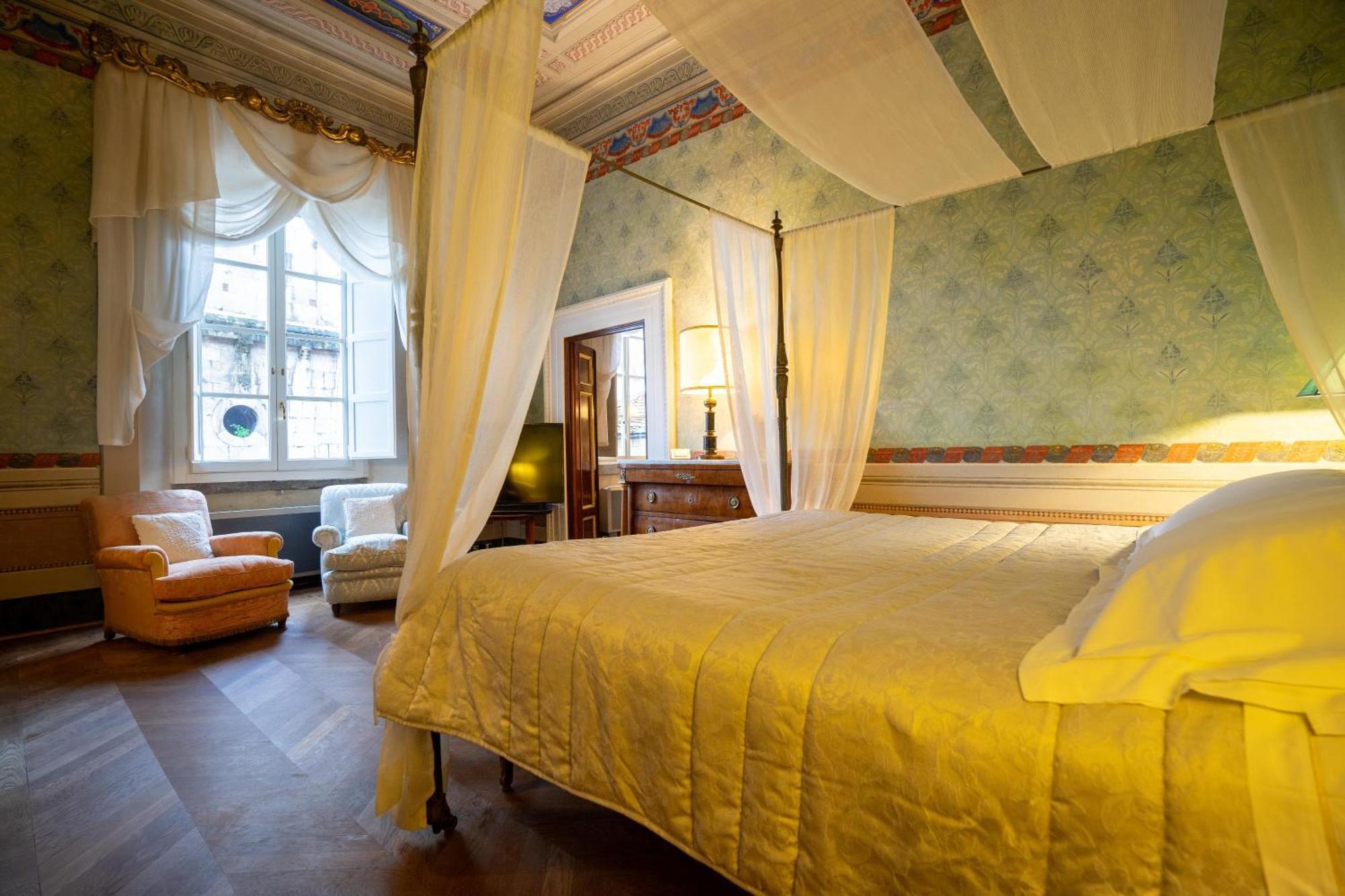 Palazzo Rocchi - Residenza D'Epoca Bed and Breakfast Λούκα Εξωτερικό φωτογραφία